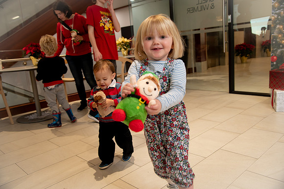 Kids and Santa – Holiday Portraits at Snell & Wilmer9881