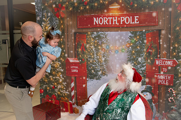 Kids and Santa – Holiday Portraits at Snell & Wilmer9896