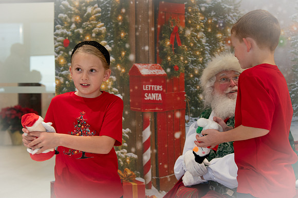 Kids and Santa – Holiday Portraits at Snell & Wilmer9924