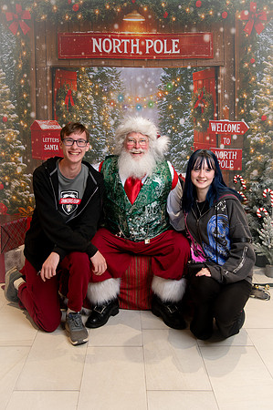 Kids and Santa – Holiday Portraits at Snell & Wilmer9940
