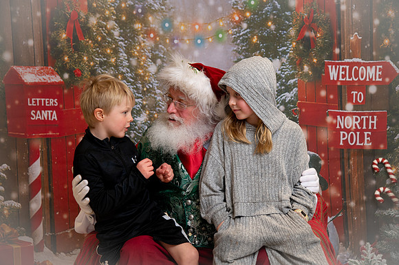 Kids and Santa – Holiday Portraits at Snell & Wilmer9971
