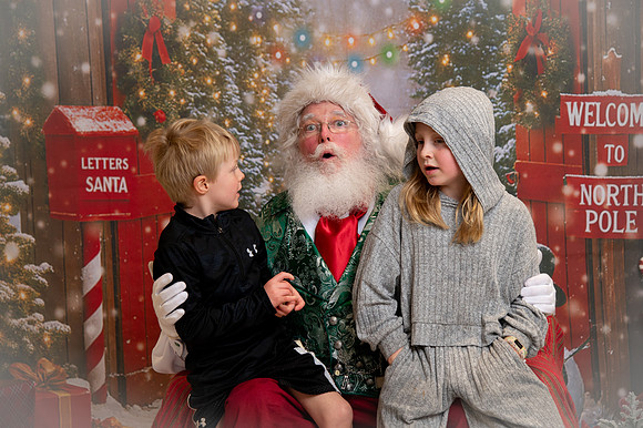 Kids and Santa – Holiday Portraits at Snell & Wilmer9972