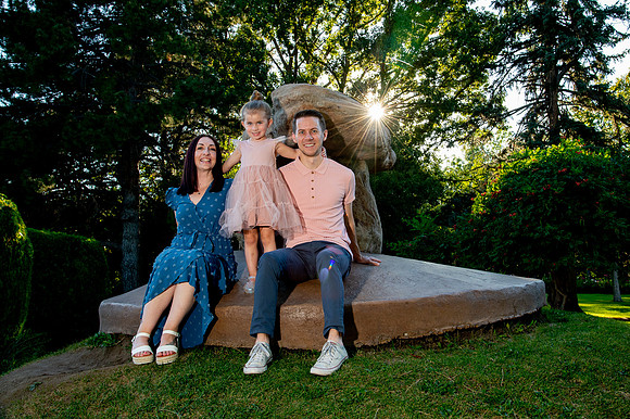 Golden Hour Family Portraits at the International Peace Gardens – The Boss Family685