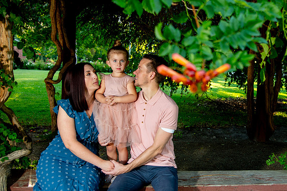 Golden Hour Family Portraits at the International Peace Gardens – The Boss Family736