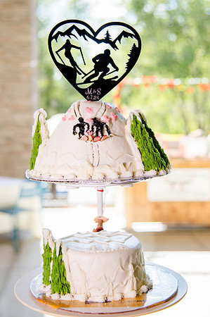 Celebrating Megan and Seth: A Festive Reception at River Oaks Golf Course