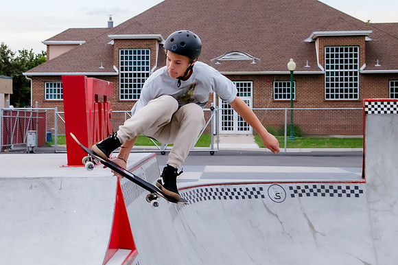 Urban Energy Unleashed: Hard Coin-sponsored Skateboarding Shoot at Vans Skate Park
