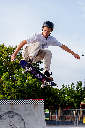 Urban Energy Unleashed: Hard Coin-sponsored Skateboarding Shoot at Vans Skate Park