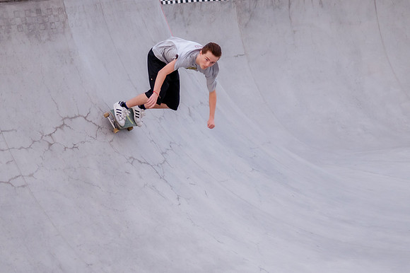 Urban Energy Unleashed: Hard Coin-sponsored Skateboarding Shoot at Vans Skate Park