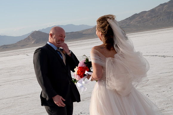 Heather Ohman & Chad Winget’s Windswept Wedding Adventure at the Utah Salt Flats020651