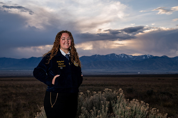 Hadley Lund Golden Hour Desert Senior Session Smyer Image 4455