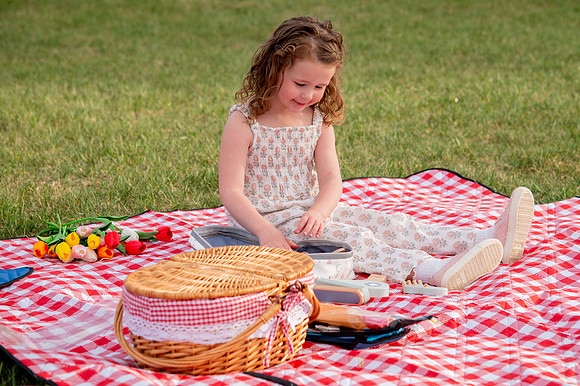 Stark Family Golden Hour Kite Flying Session Smyer Image 5406