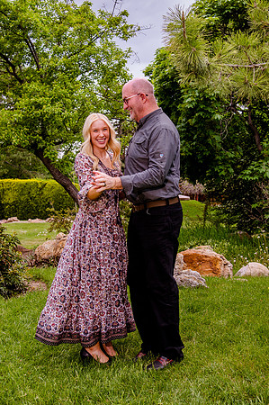 Unforgettable Family Portraits: Celebrating Love and Beauty at the International Peace Gardens