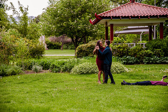Unforgettable Family Portraits: Celebrating Love and Beauty at the International Peace Gardens
