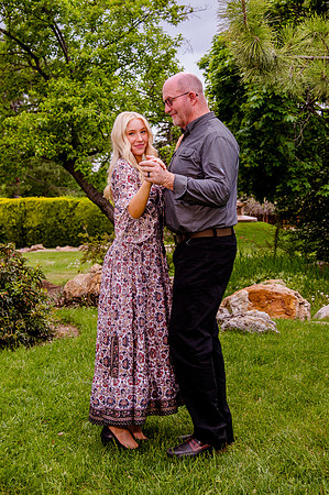 Unforgettable Family Portraits: Celebrating Love and Beauty at the International Peace Gardens