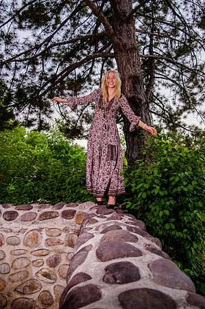 Unforgettable Family Portraits: Celebrating Love and Beauty at the International Peace Gardens