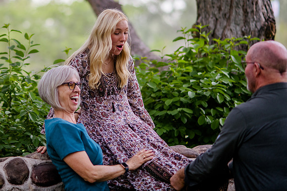 Unforgettable Family Portraits: Celebrating Love and Beauty at the International Peace Gardens