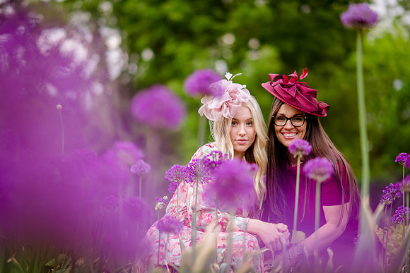 Unforgettable Family Portraits: Celebrating Love and Beauty at the International Peace Gardens