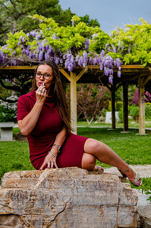 Unforgettable Family Portraits: Celebrating Love and Beauty at the International Peace Gardens