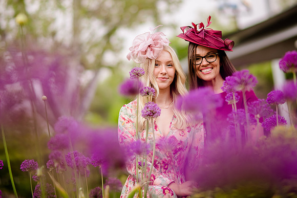 Unforgettable Family Portraits: Celebrating Love and Beauty at the International Peace Gardens