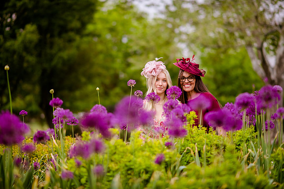 Unforgettable Family Portraits: Celebrating Love and Beauty at the International Peace Gardens