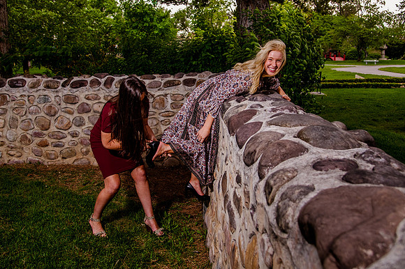 Unforgettable Family Portraits: Celebrating Love and Beauty at the International Peace Gardens