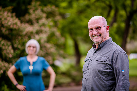 Unforgettable Family Portraits: Celebrating Love and Beauty at the International Peace Gardens