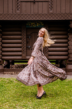 Unforgettable Family Portraits: Celebrating Love and Beauty at the International Peace Gardens