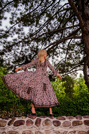 Unforgettable Family Portraits: Celebrating Love and Beauty at the International Peace Gardens
