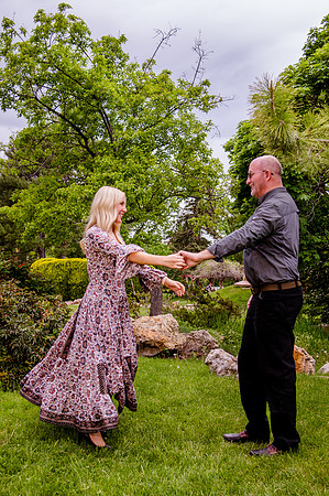 Unforgettable Family Portraits: Celebrating Love and Beauty at the International Peace Gardens