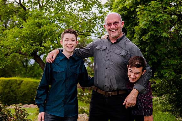 Unforgettable Family Portraits: Celebrating Love and Beauty at the International Peace Gardens