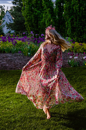 Unforgettable Family Portraits: Celebrating Love and Beauty at the International Peace Gardens