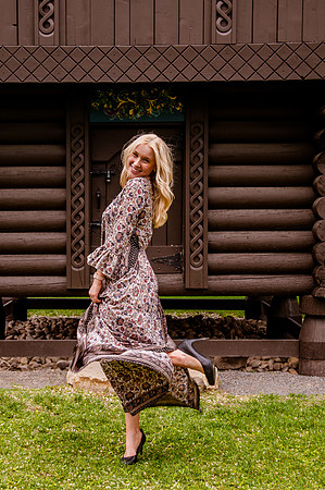 Unforgettable Family Portraits: Celebrating Love and Beauty at the International Peace Gardens