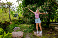 Unforgettable Family Portraits: Celebrating Love and Beauty at the International Peace Gardens