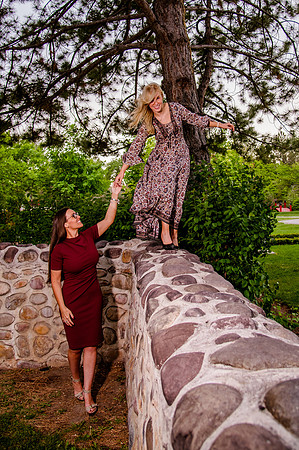 Unforgettable Family Portraits: Celebrating Love and Beauty at the International Peace Gardens