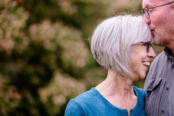 Unforgettable Family Portraits: Celebrating Love and Beauty at the International Peace Gardens