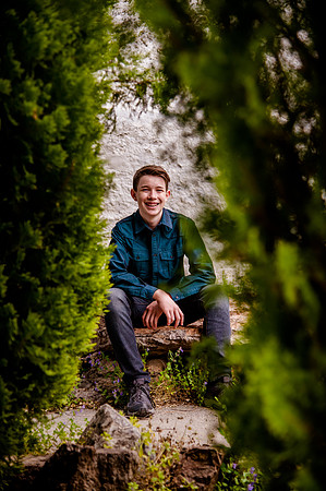 Unforgettable Family Portraits: Celebrating Love and Beauty at the International Peace Gardens