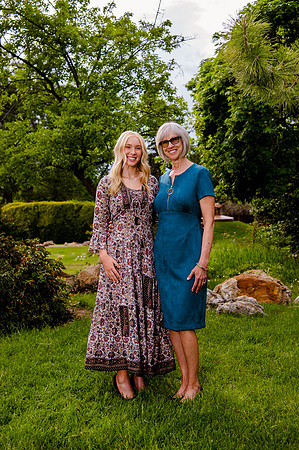 Unforgettable Family Portraits: Celebrating Love and Beauty at the International Peace Gardens