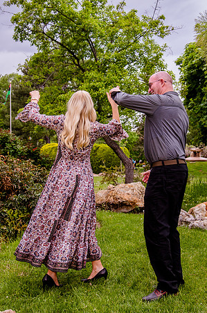 Unforgettable Family Portraits: Celebrating Love and Beauty at the International Peace Gardens