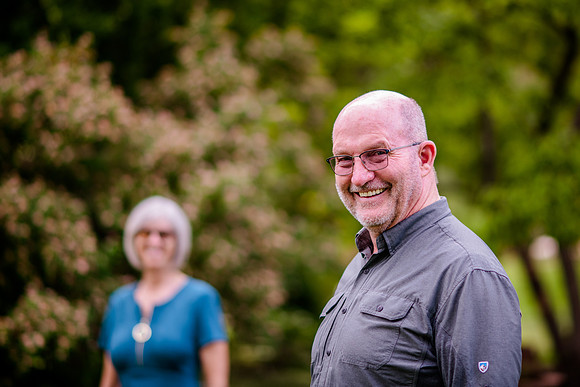 Unforgettable Family Portraits: Celebrating Love and Beauty at the International Peace Gardens