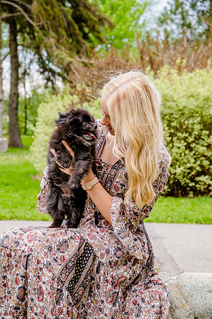 Unforgettable Family Portraits: Celebrating Love and Beauty at the International Peace Gardens