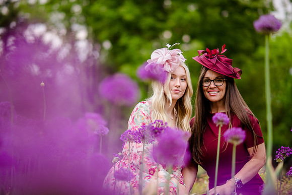 Unforgettable Family Portraits: Celebrating Love and Beauty at the International Peace Gardens