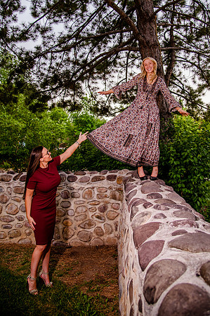 Unforgettable Family Portraits: Celebrating Love and Beauty at the International Peace Gardens