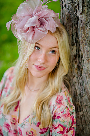 Unforgettable Family Portraits: Celebrating Love and Beauty at the International Peace Gardens