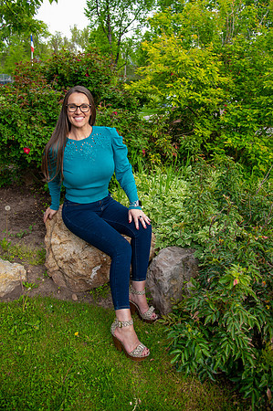 Unforgettable Family Portraits: Celebrating Love and Beauty at the International Peace Gardens