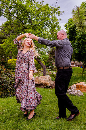 Unforgettable Family Portraits: Celebrating Love and Beauty at the International Peace Gardens