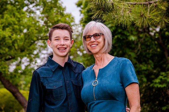 Unforgettable Family Portraits: Celebrating Love and Beauty at the International Peace Gardens