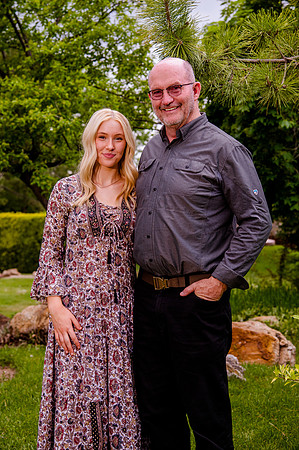 Unforgettable Family Portraits: Celebrating Love and Beauty at the International Peace Gardens