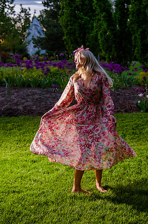 Unforgettable Family Portraits: Celebrating Love and Beauty at the International Peace Gardens
