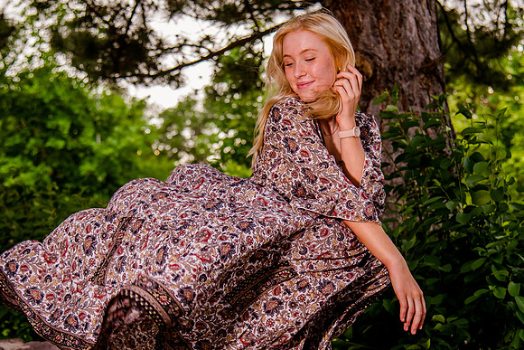 Unforgettable Family Portraits: Celebrating Love and Beauty at the International Peace Gardens