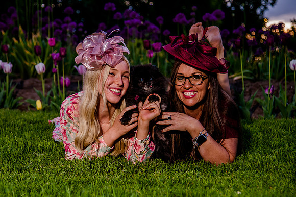 Unforgettable Family Portraits: Celebrating Love and Beauty at the International Peace Gardens